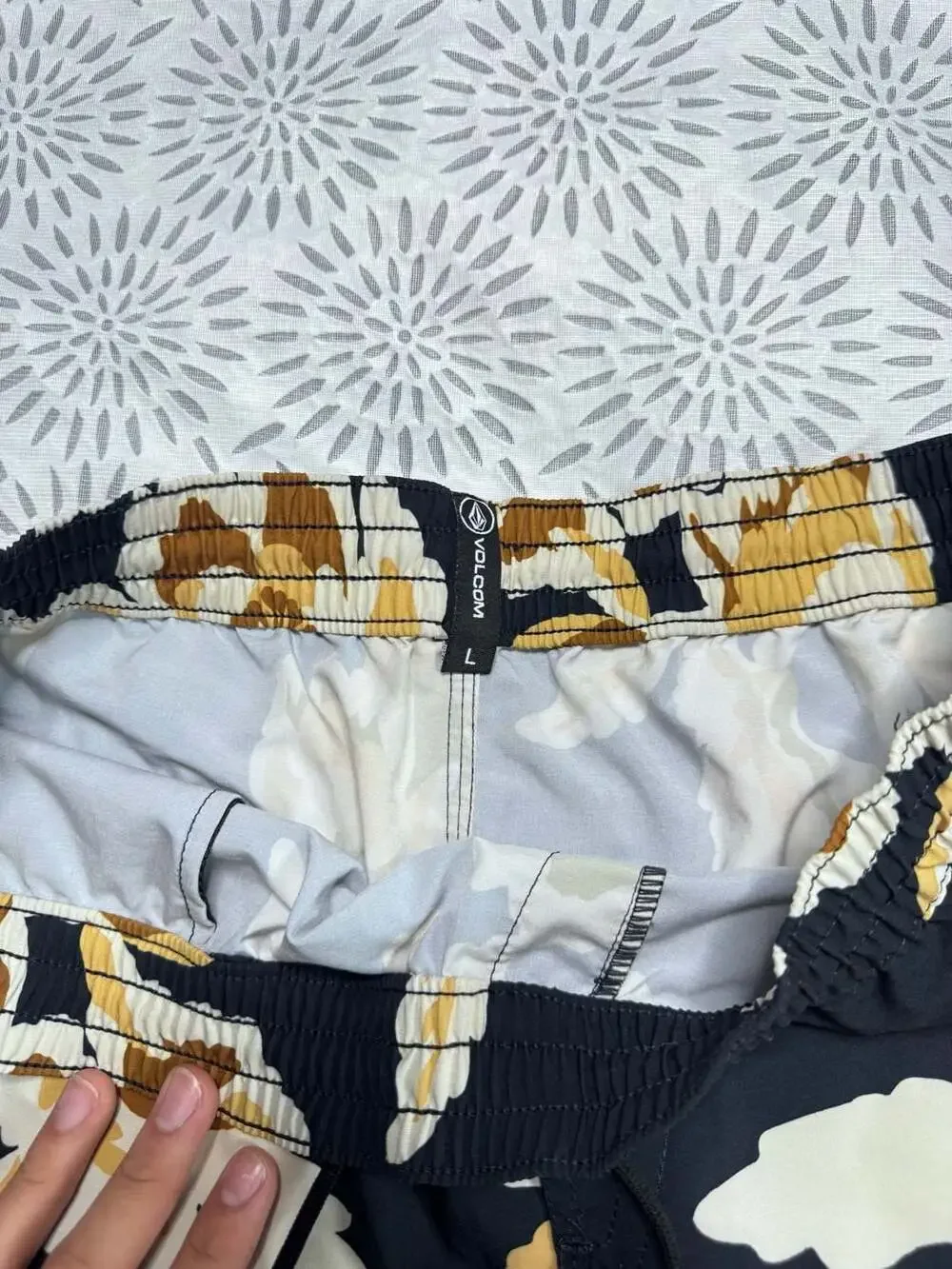 Volcom Men's Floral Print Black and Gold Drawstring Swim Board Shorts Size L